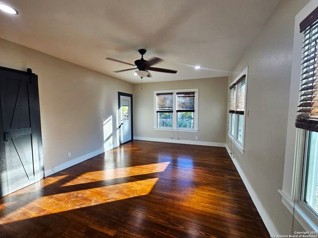 624 S Austin, Seguin, TX 78155