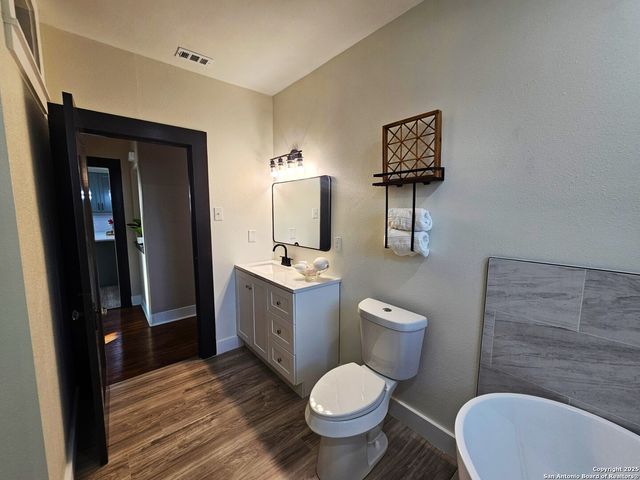 624 S Austin, Seguin, TX 78155