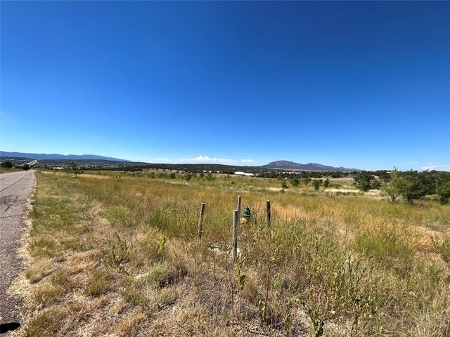147 Cowboy Way, Edgewood, NM 87015