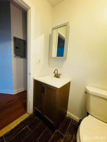 489 S 17th Street S, Newark, NJ 07103