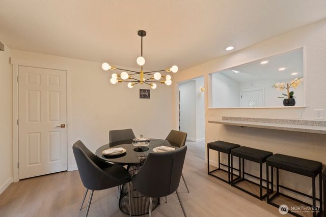 18045 3rd Ave NE, Shoreline, WA 98155