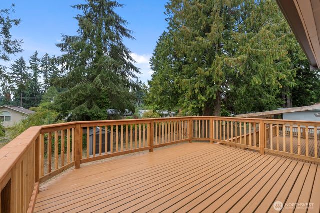 18045 3rd Ave NE, Shoreline, WA 98155