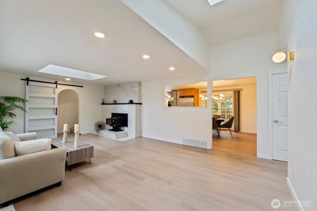 18045 3rd Ave NE, Shoreline, WA 98155