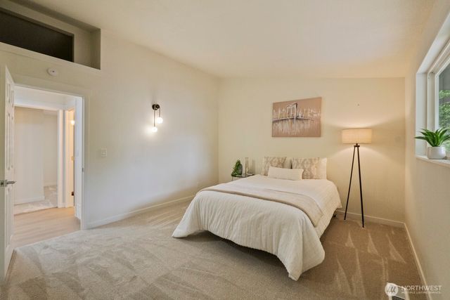 18045 3rd Ave NE, Shoreline, WA 98155