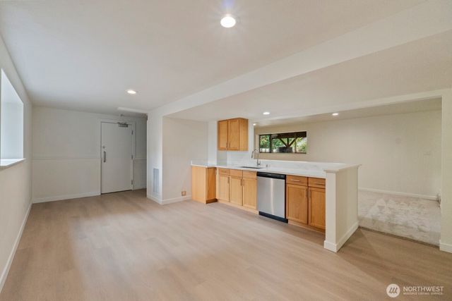 18045 3rd Ave NE, Shoreline, WA 98155