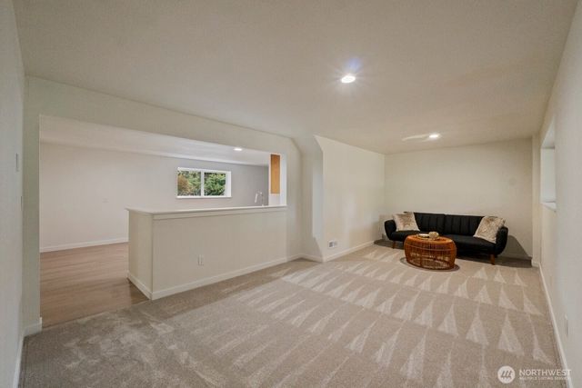 18045 3rd Ave NE, Shoreline, WA 98155