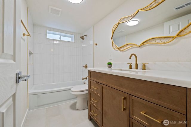 18045 3rd Ave NE, Shoreline, WA 98155