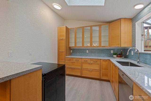 18045 3rd Ave NE, Shoreline, WA 98155