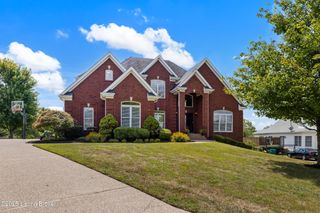 2502 Gainesway Ct, Louisville, KY 40245