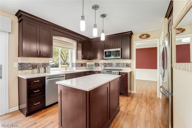 10287 Laura Lane, Twinsburg, OH 44087