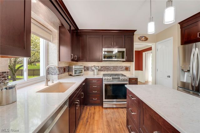 10287 Laura Lane, Twinsburg, OH 44087