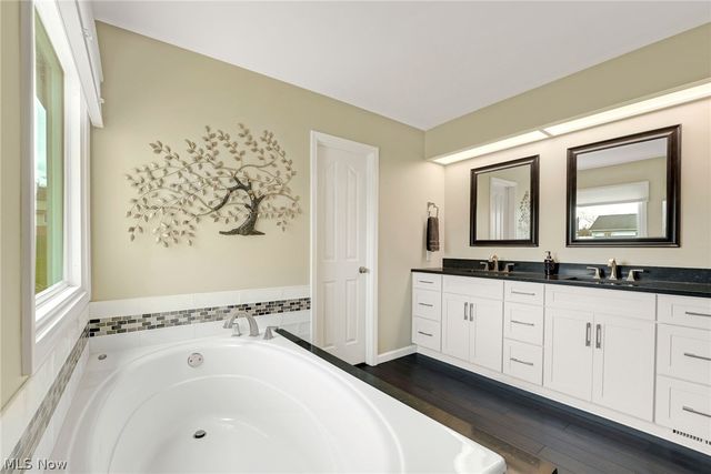 10287 Laura Lane, Twinsburg, OH 44087
