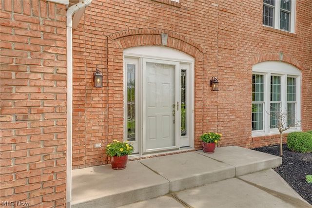 10287 Laura Lane, Twinsburg, OH 44087