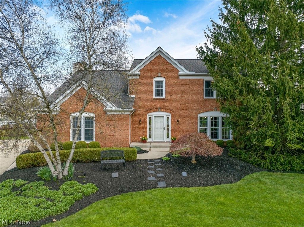 10287 Laura Lane, Twinsburg, OH 44087