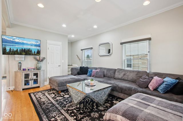 142 S 4th Avenue, Beech Grove, IN 46107