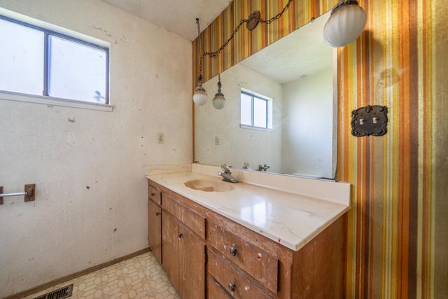 8743 Airport Road, Redding, CA 96002