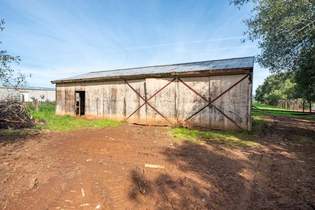 8743 Airport Road, Redding, CA 96002