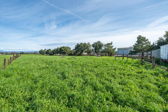 8743 Airport Road, Redding, CA 96002