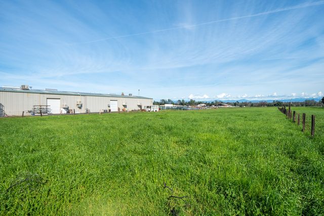 8743 Airport Road, Redding, CA 96002