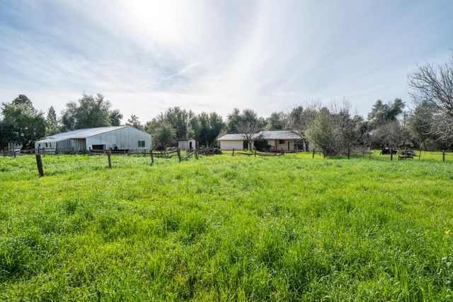 8743 Airport Road, Redding, CA 96002