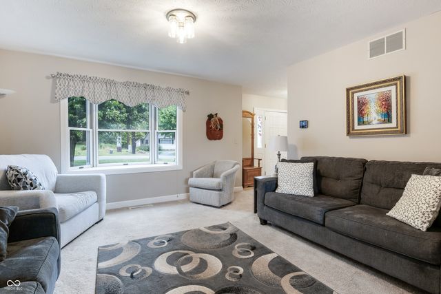 413 N Gray Road, Connersville, IN 47331