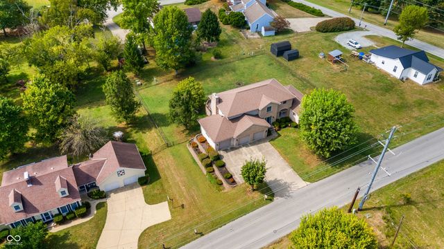 413 N Gray Road, Connersville, IN 47331
