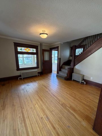 757 Smith Avenue S, Saint Paul, MN 55107