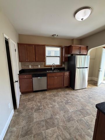 757 Smith Avenue S, Saint Paul, MN 55107