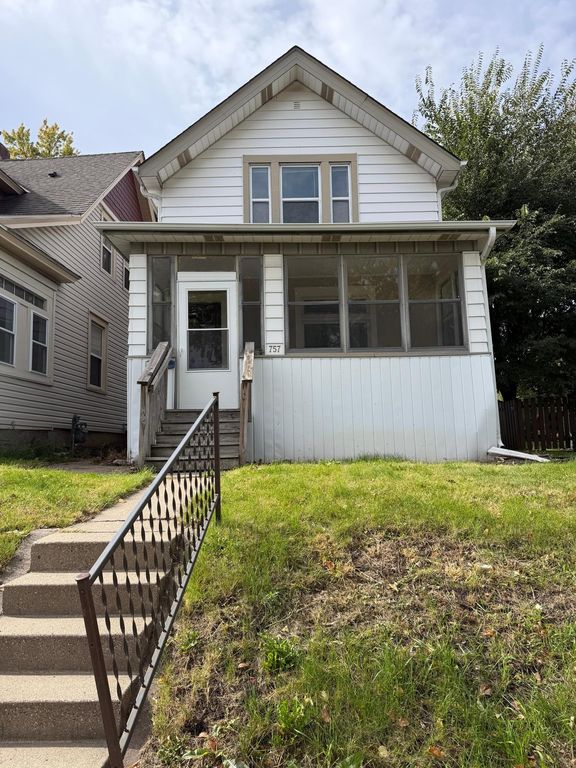 757 Smith Avenue S, Saint Paul, MN 55107