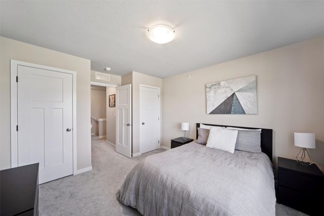 5917 NW 90th Court, Johnston, IA 50131