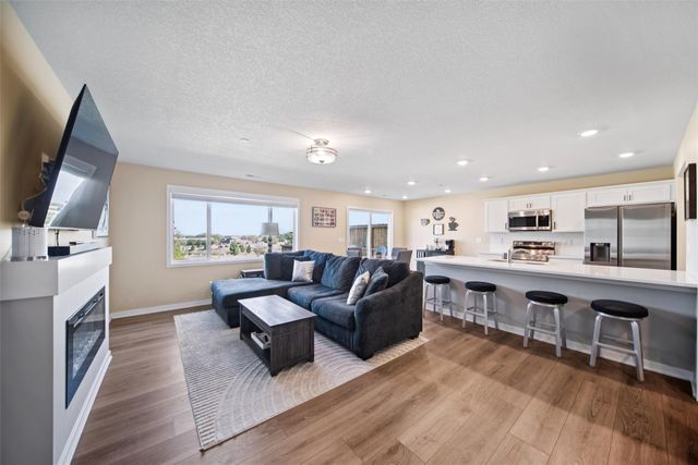 5917 NW 90th Court, Johnston, IA 50131