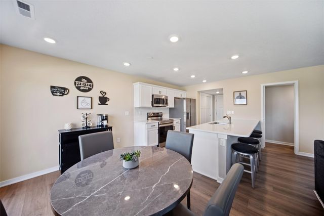 5917 NW 90th Court, Johnston, IA 50131