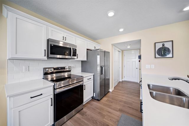 5917 NW 90th Court, Johnston, IA 50131