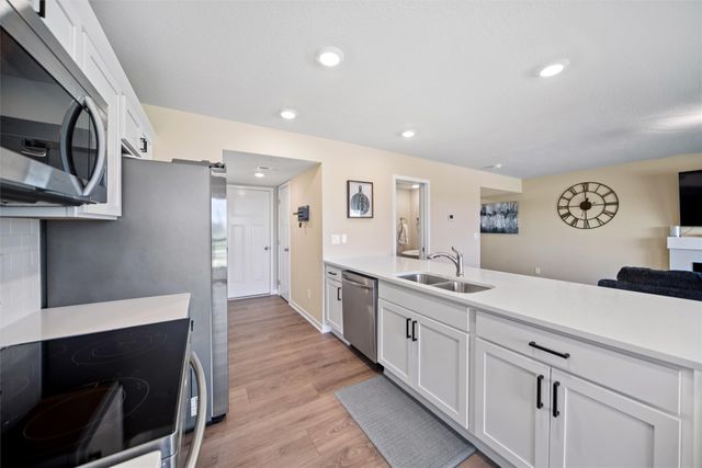 5917 NW 90th Court, Johnston, IA 50131