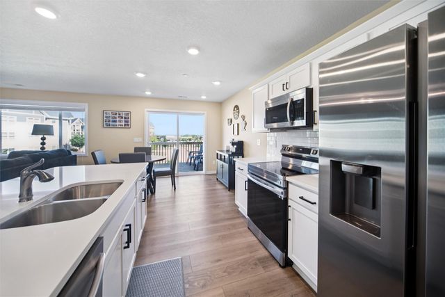 5917 NW 90th Court, Johnston, IA 50131