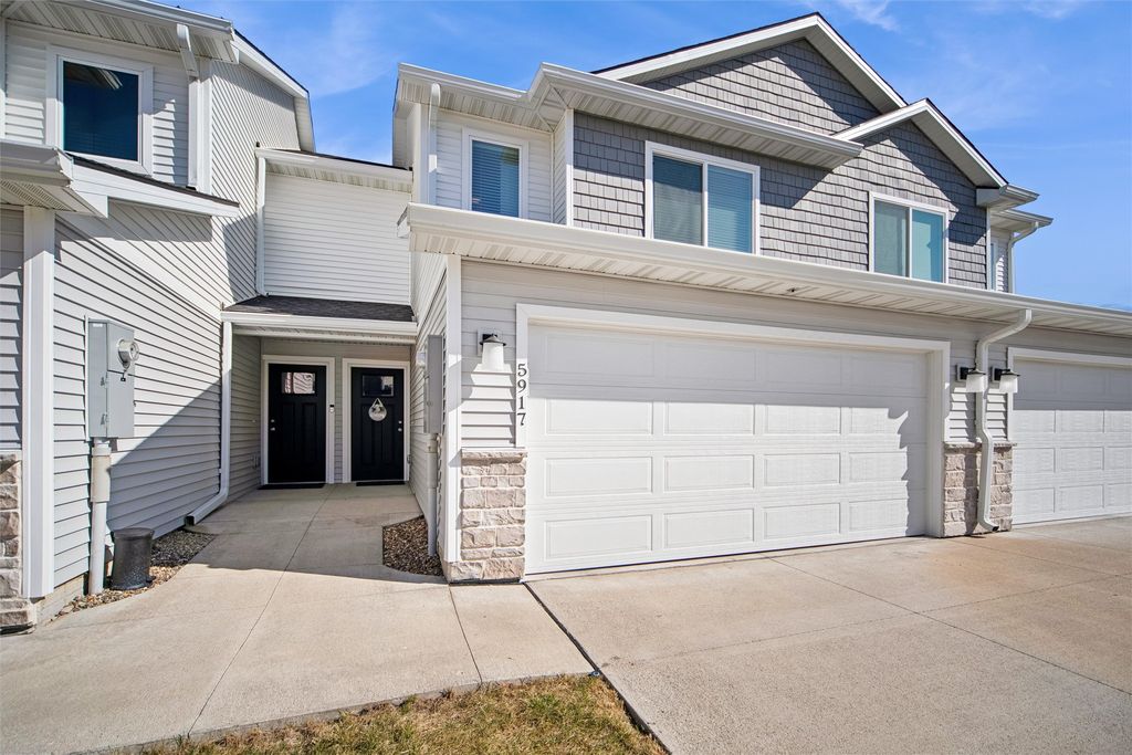 5917 NW 90th Court, Johnston, IA 50131