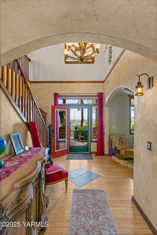 12900 Douglas Rd, Yakima, WA 98908