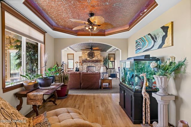 12900 Douglas Rd, Yakima, WA 98908