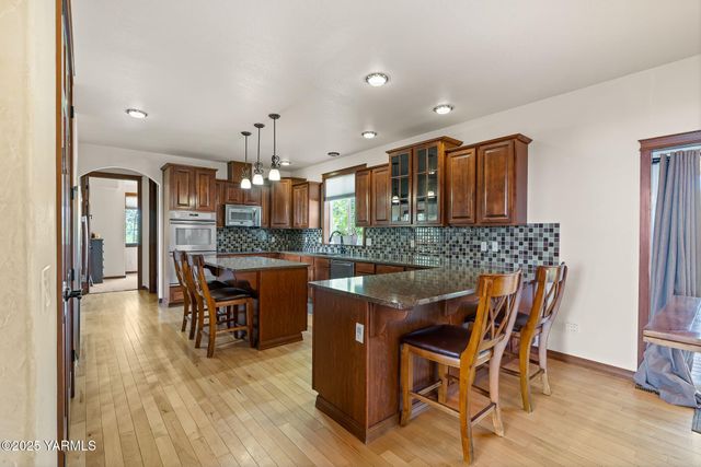 12900 Douglas Rd, Yakima, WA 98908