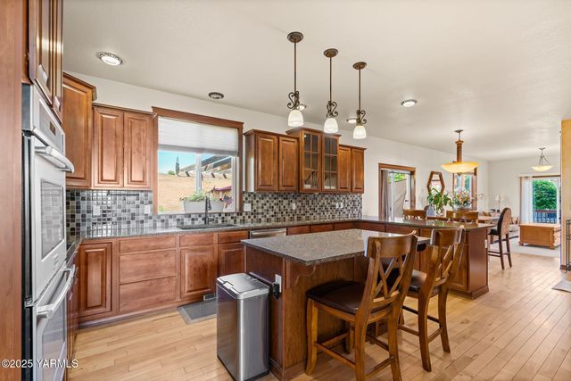 12900 Douglas Rd, Yakima, WA 98908