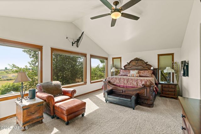 12900 Douglas Rd, Yakima, WA 98908