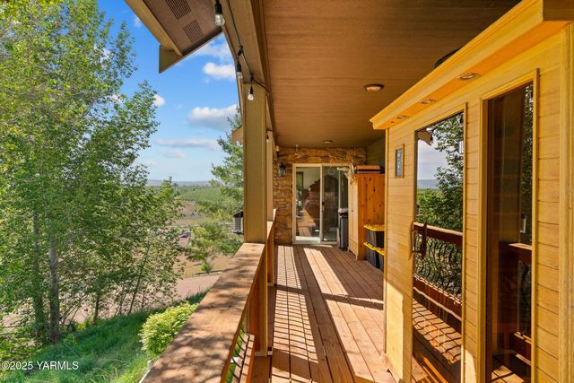 12900 Douglas Rd, Yakima, WA 98908