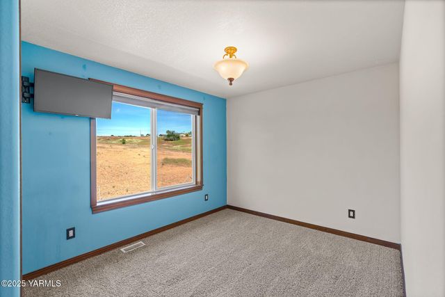 12900 Douglas Rd, Yakima, WA 98908