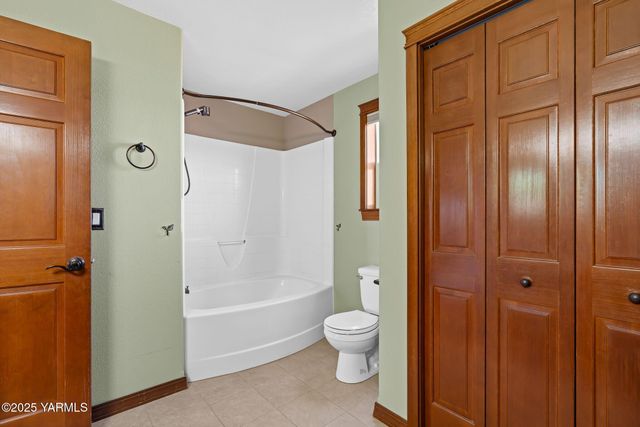 12900 Douglas Rd, Yakima, WA 98908