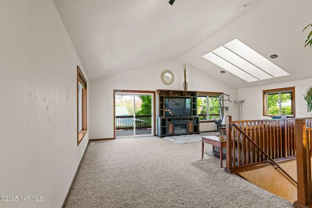 12900 Douglas Rd, Yakima, WA 98908