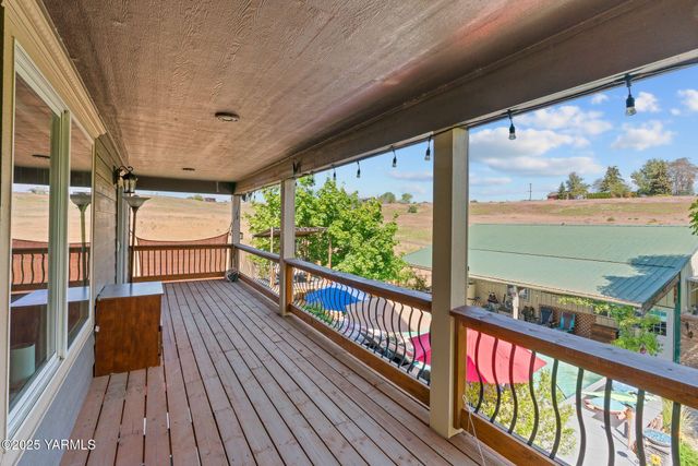 12900 Douglas Rd, Yakima, WA 98908