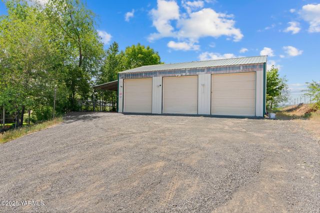 12900 Douglas Rd, Yakima, WA 98908