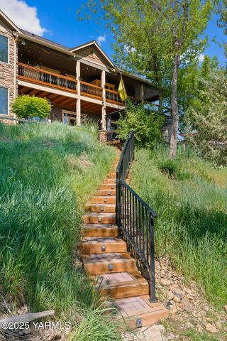 12900 Douglas Rd, Yakima, WA 98908