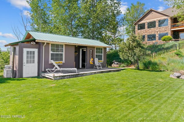 12900 Douglas Rd, Yakima, WA 98908