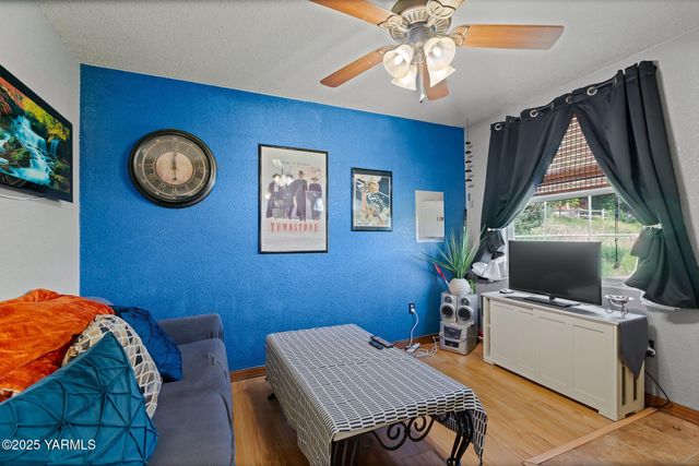 12900 Douglas Rd, Yakima, WA 98908